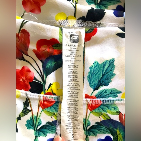 Fabletics blooms two pieces athletic matching set - Picture 7 of 7